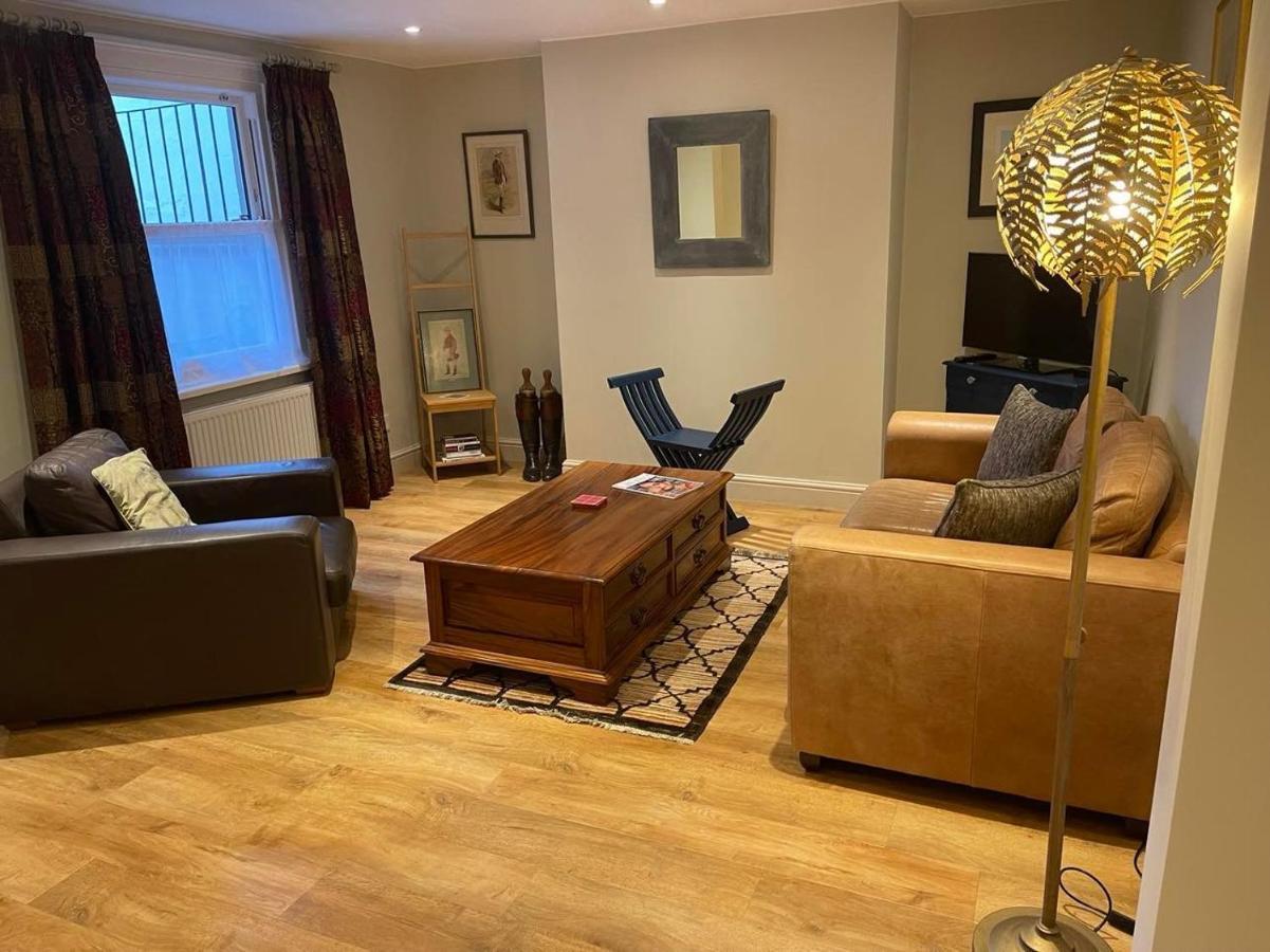 Cheltenham Central Apartment, Parking, Close Bars & Restaurants Bagian luar foto